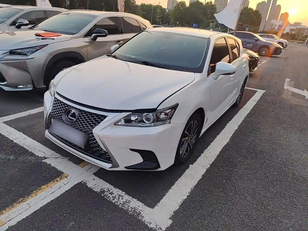 Lexus CT — фото 2