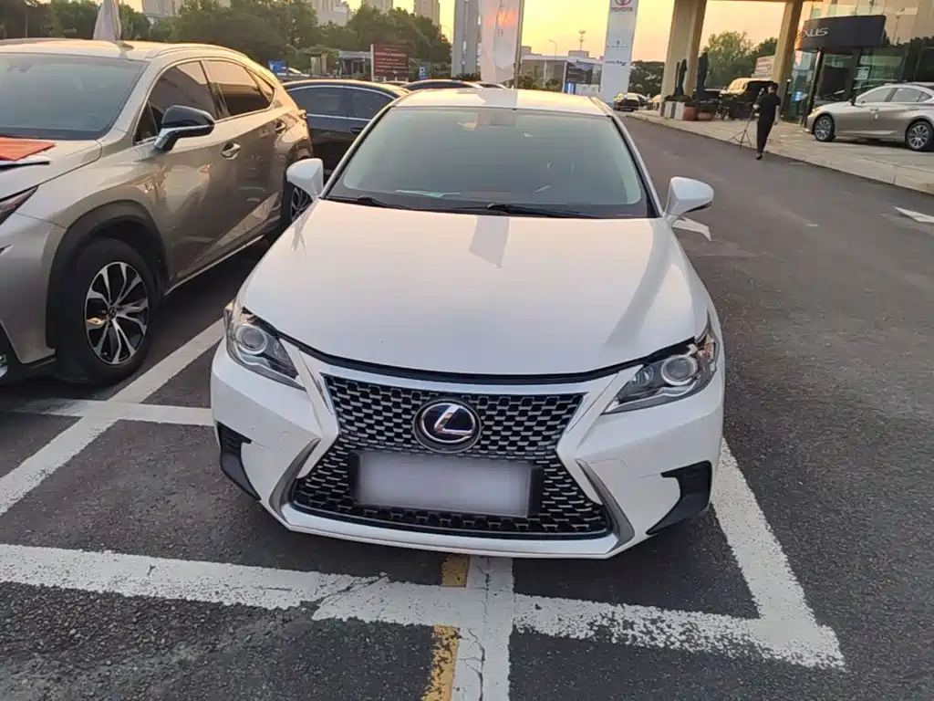 Lexus CT — фото 3