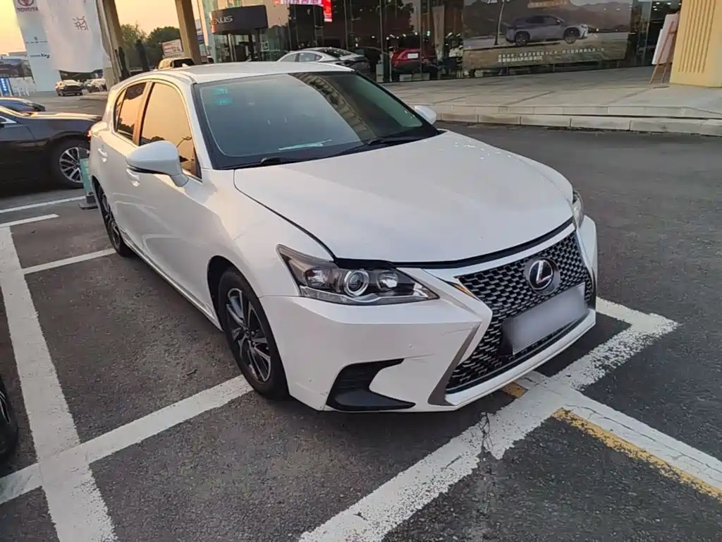 Lexus CT — фото 4