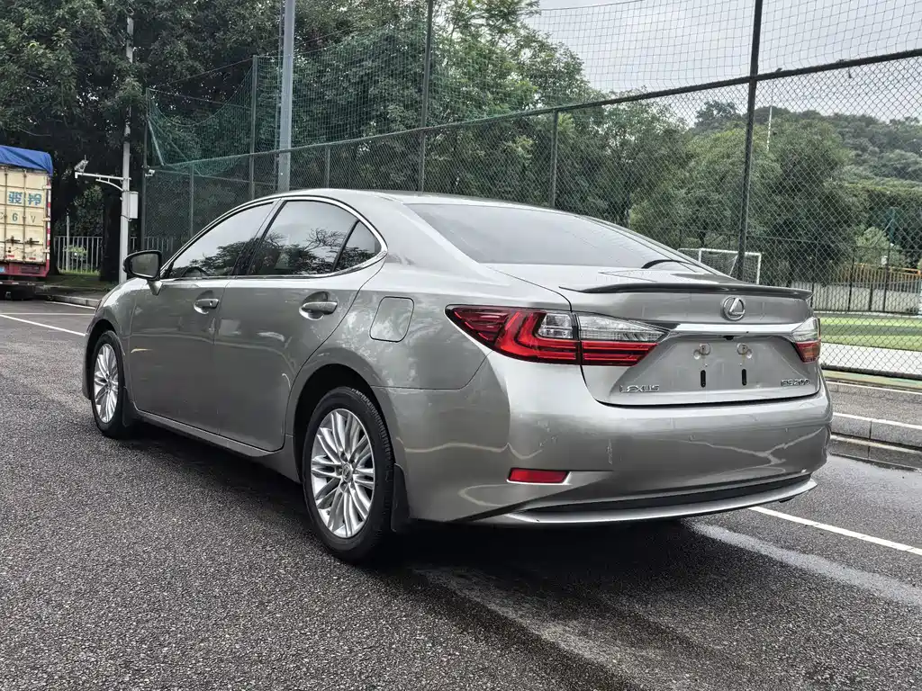 Lexus ES — фото 6