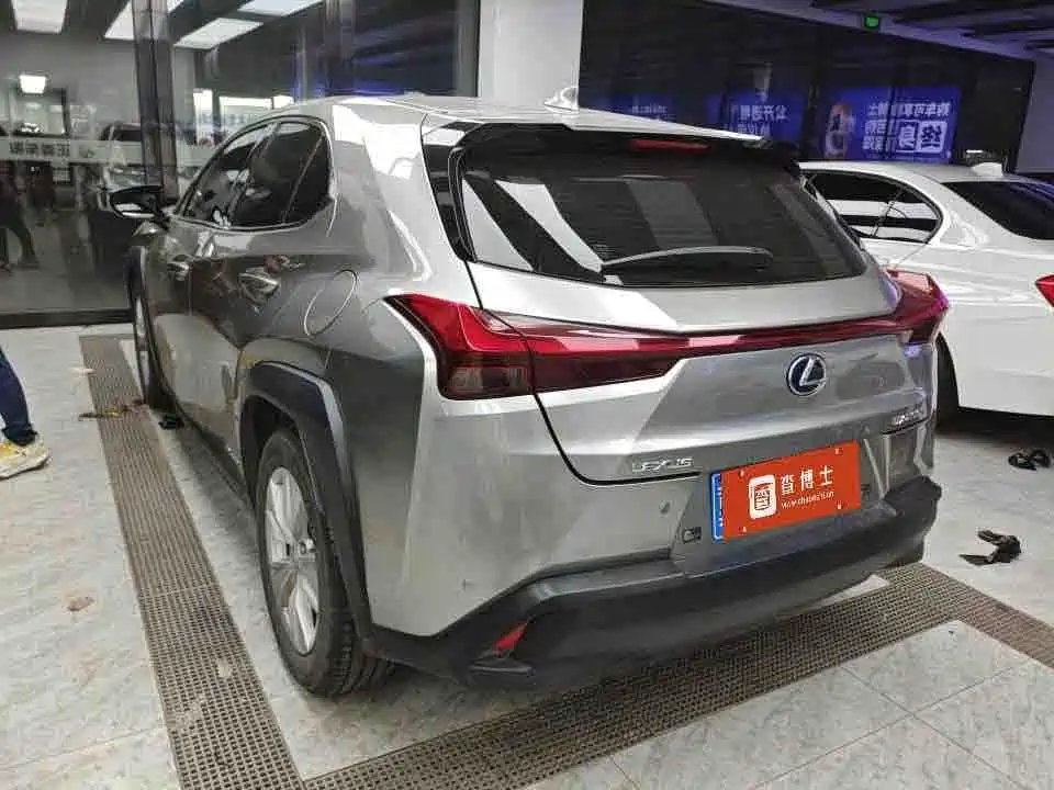 Lexus UX — фото 3