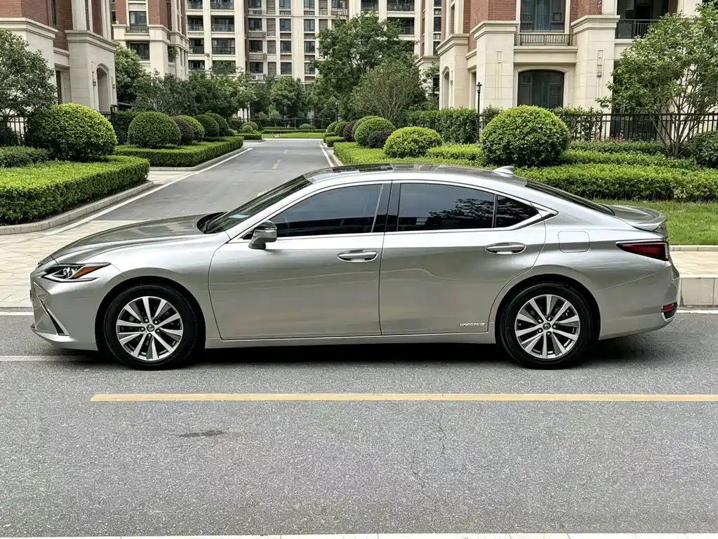 Lexus ES — фото 8