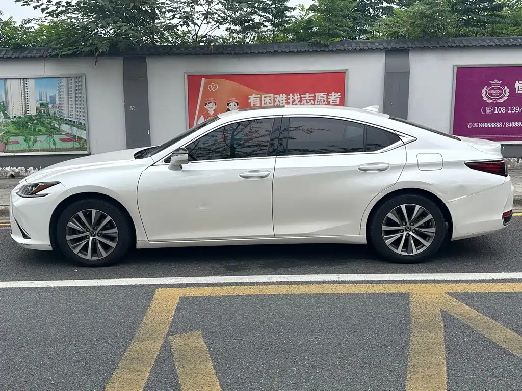 Lexus ES — фото 13