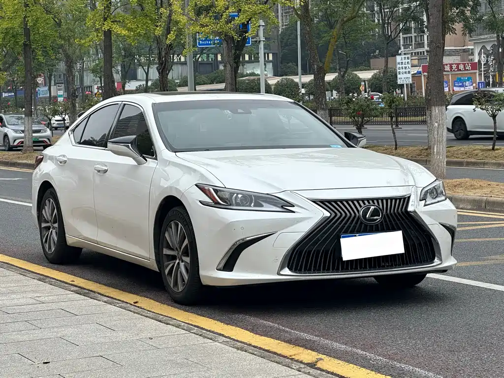 Lexus ES — фото 3