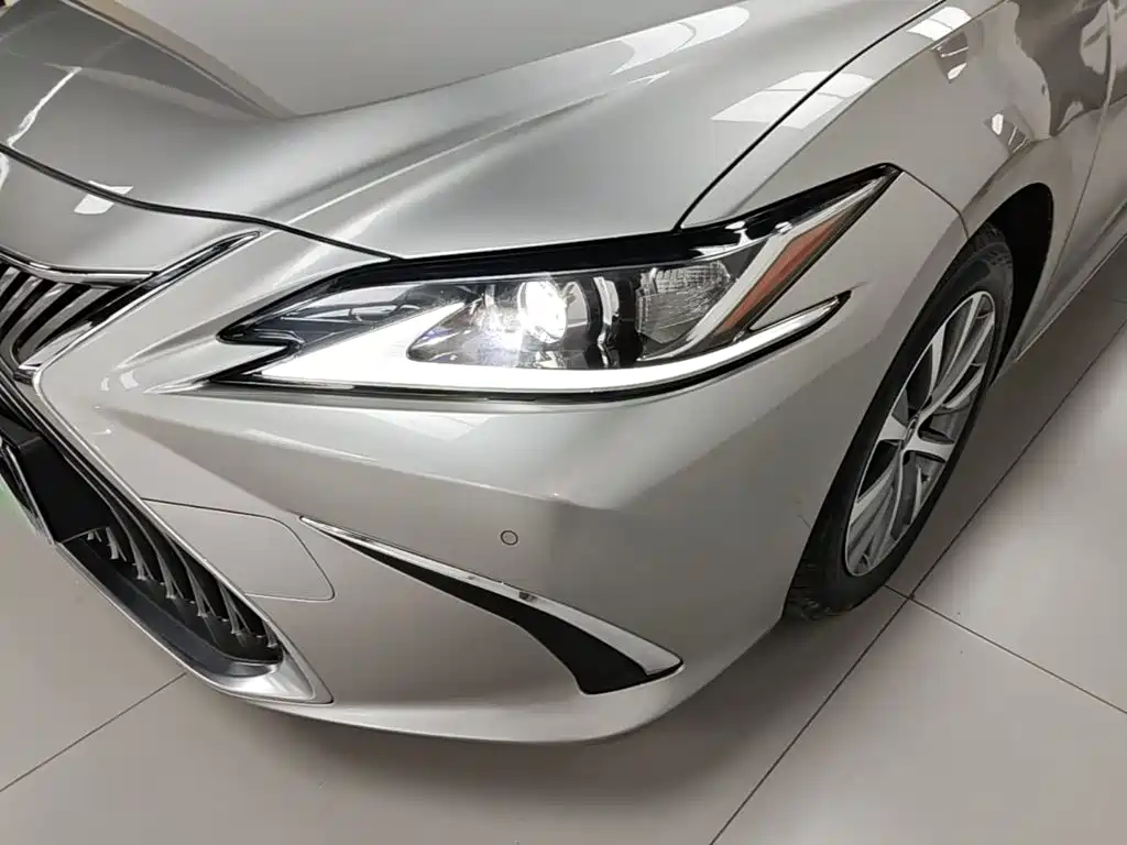 Lexus ES — фото 24