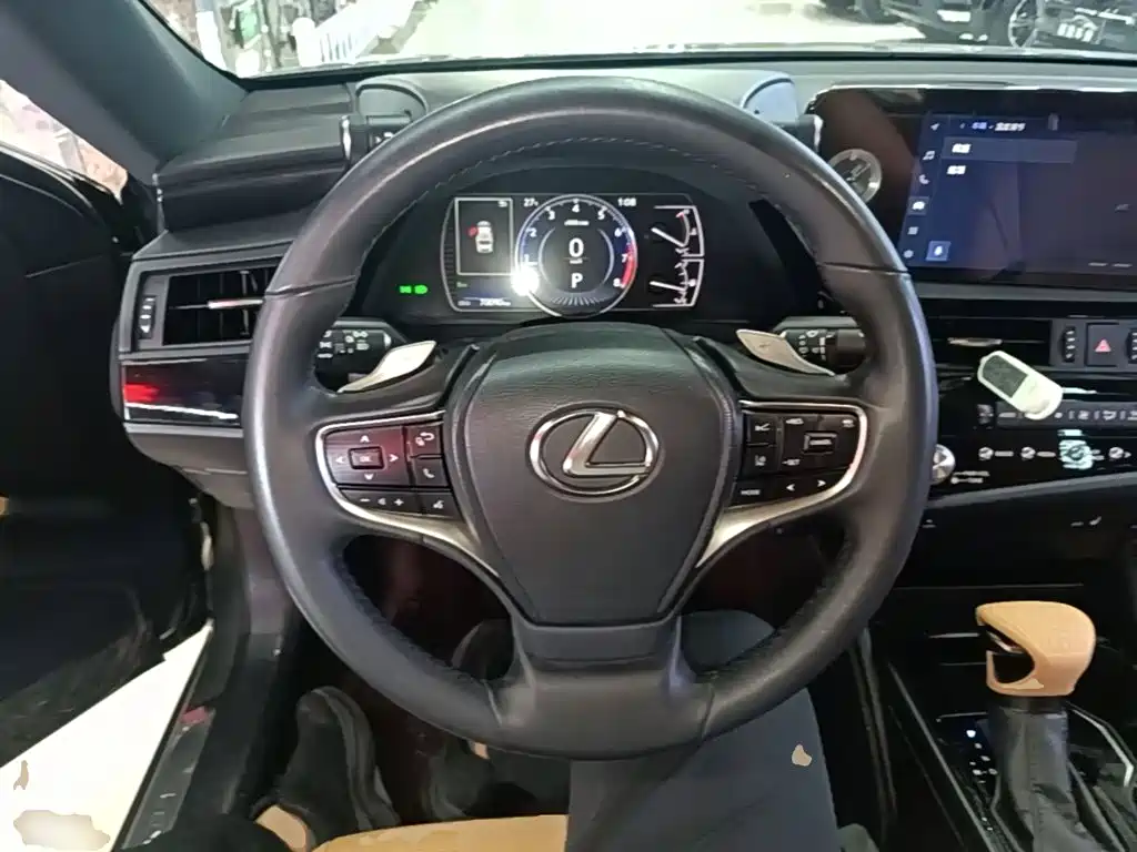 Lexus ES — фото 11
