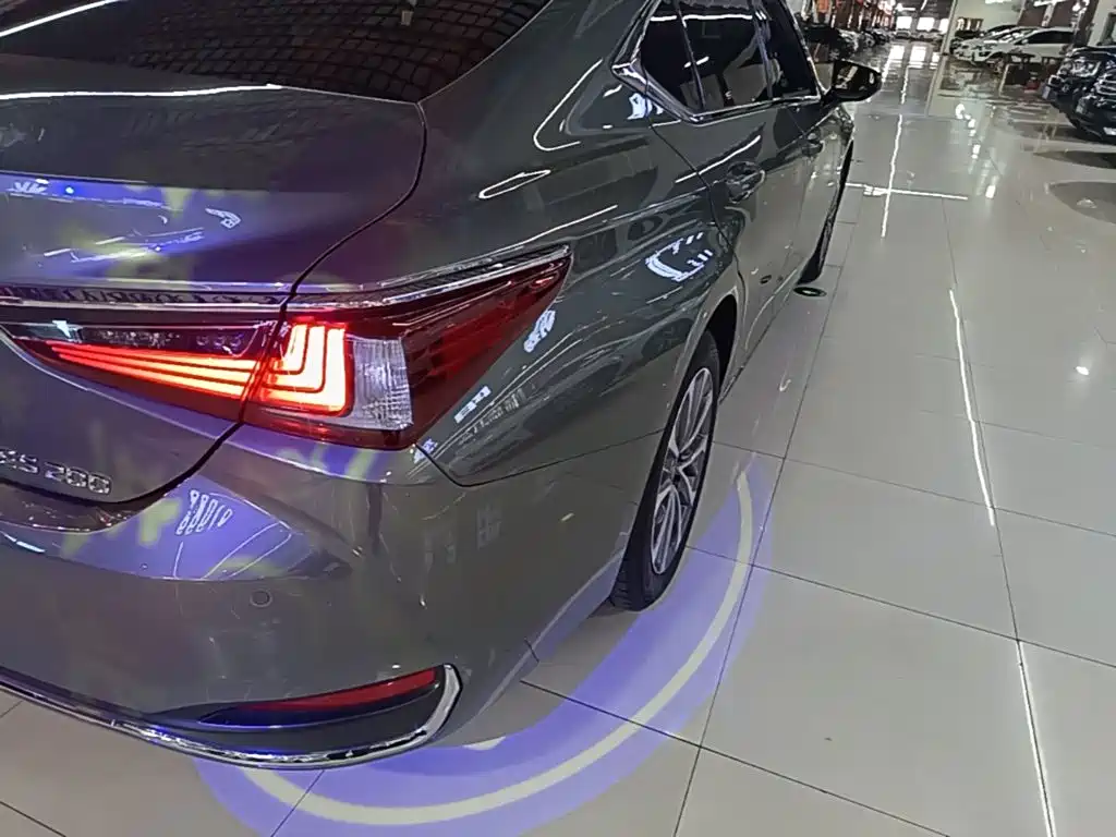 Lexus ES — фото 8