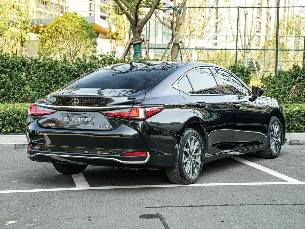 Lexus ES — фото 4