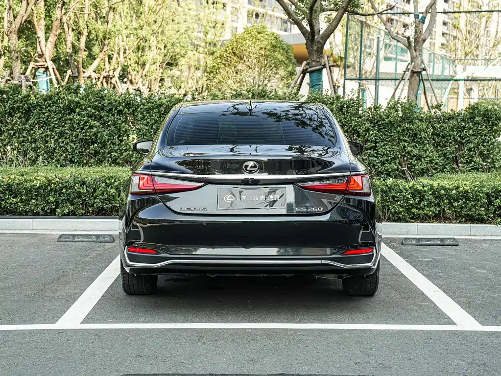 Lexus ES — фото 5
