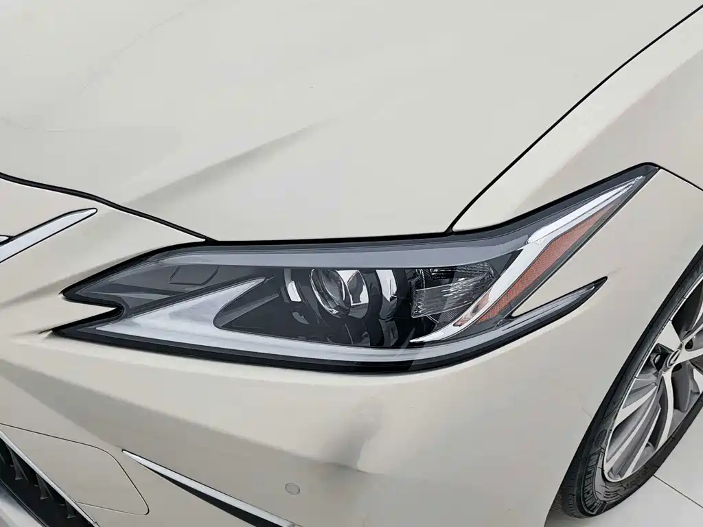 Lexus ES — фото 14