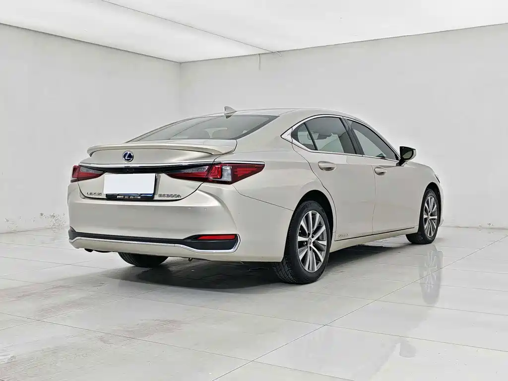 Lexus ES — фото 4