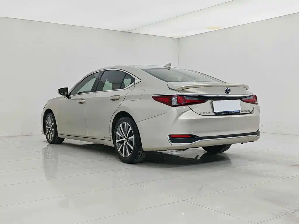 Lexus ES — фото 5
