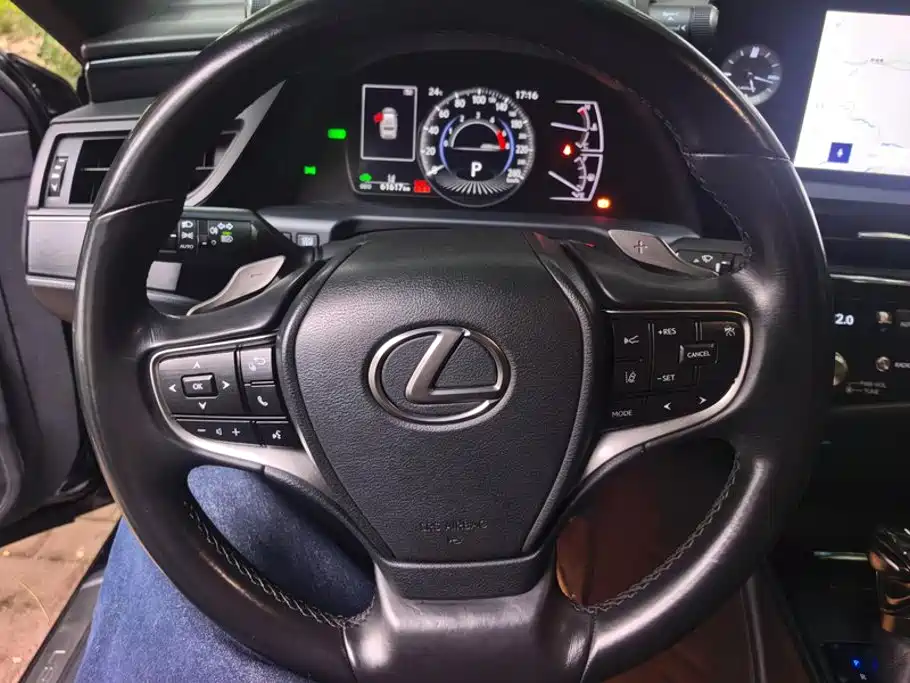 Lexus ES — фото 15