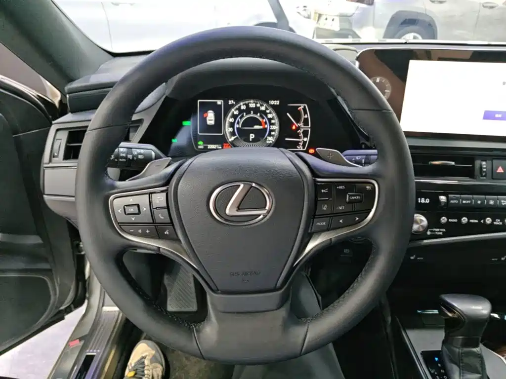 Lexus ES — фото 11