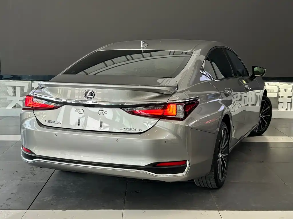 Lexus ES — фото 4