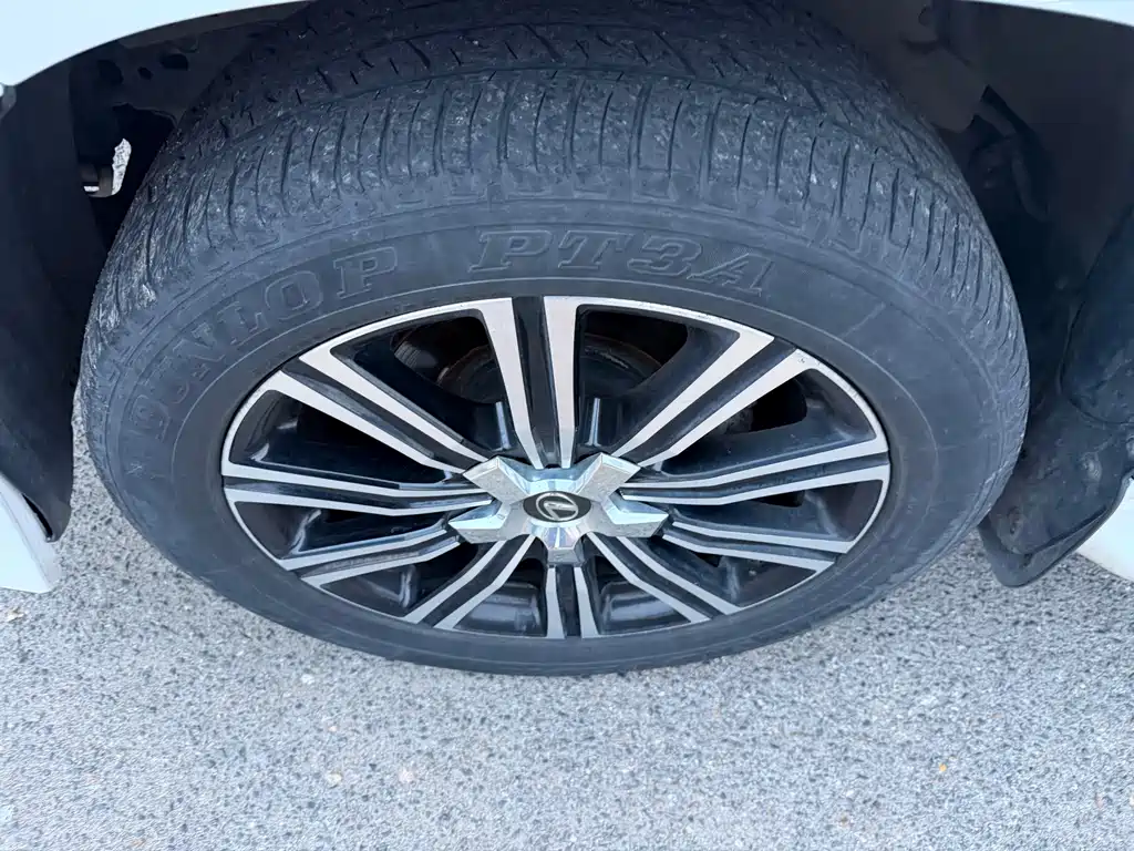 Lexus LX — фото 3