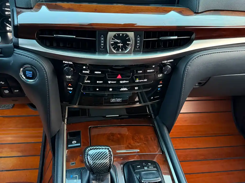 Lexus LX — фото 6