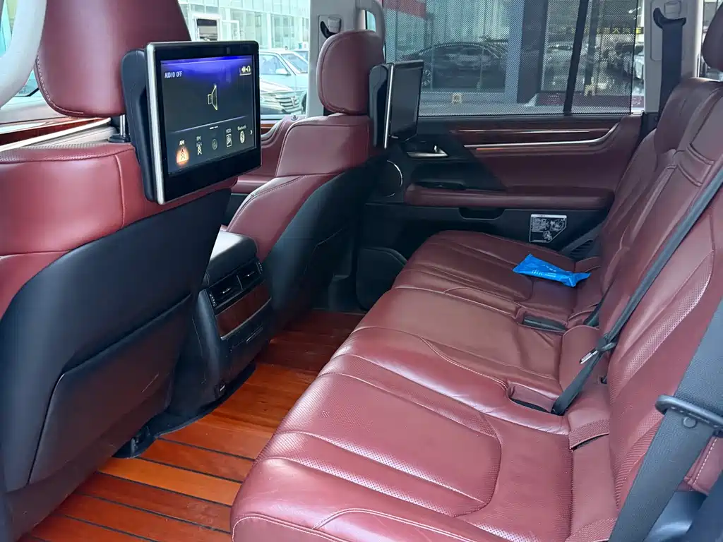 Lexus LX — фото 7