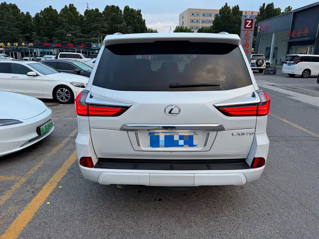 Lexus LX — фото 9