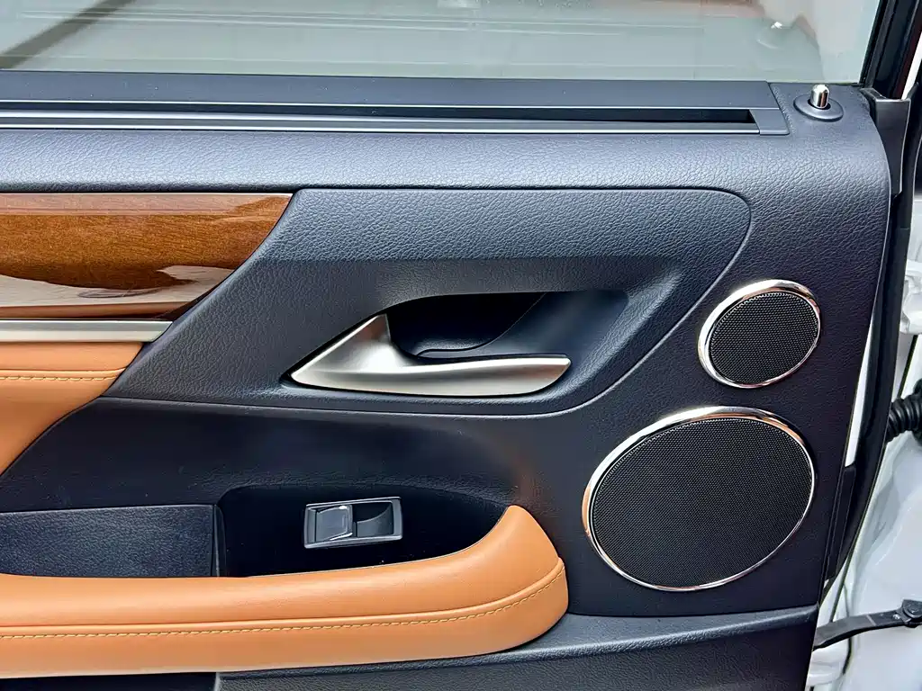 Lexus LX — фото 29