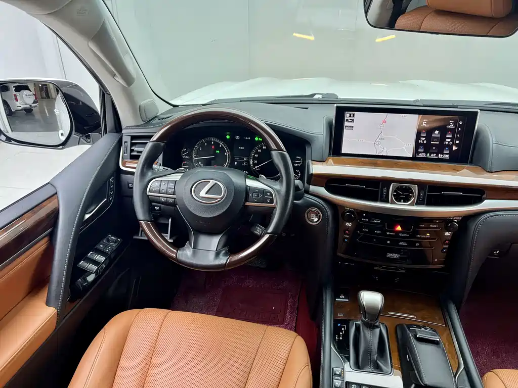 Lexus LX — фото 34
