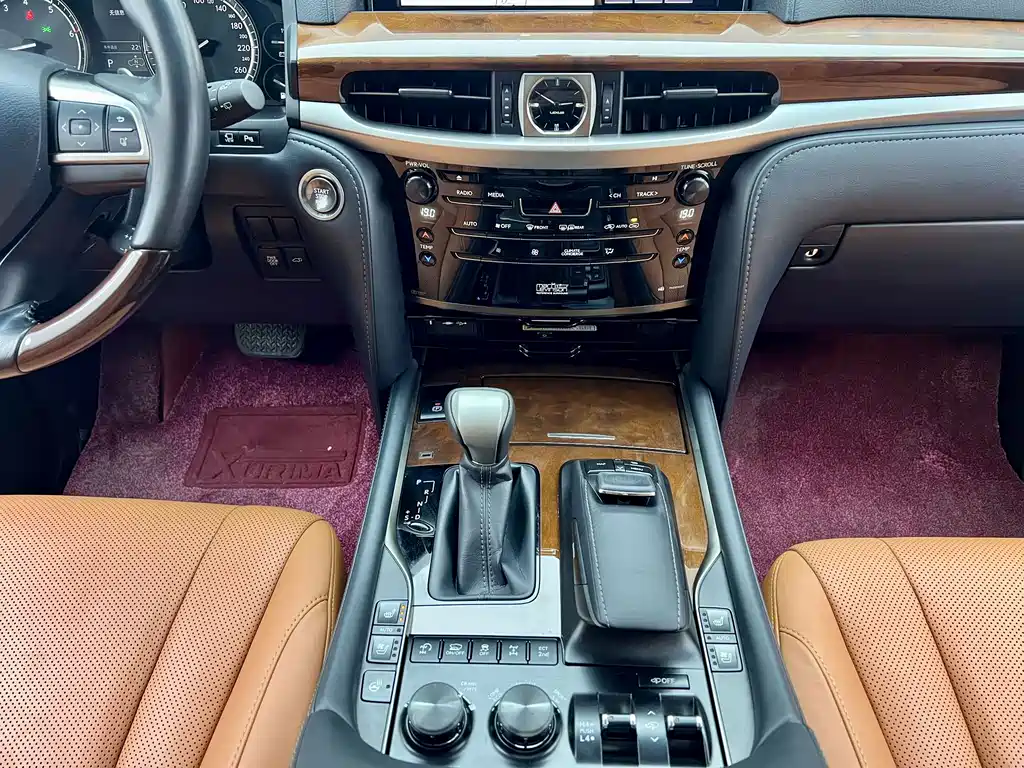 Lexus LX — фото 36