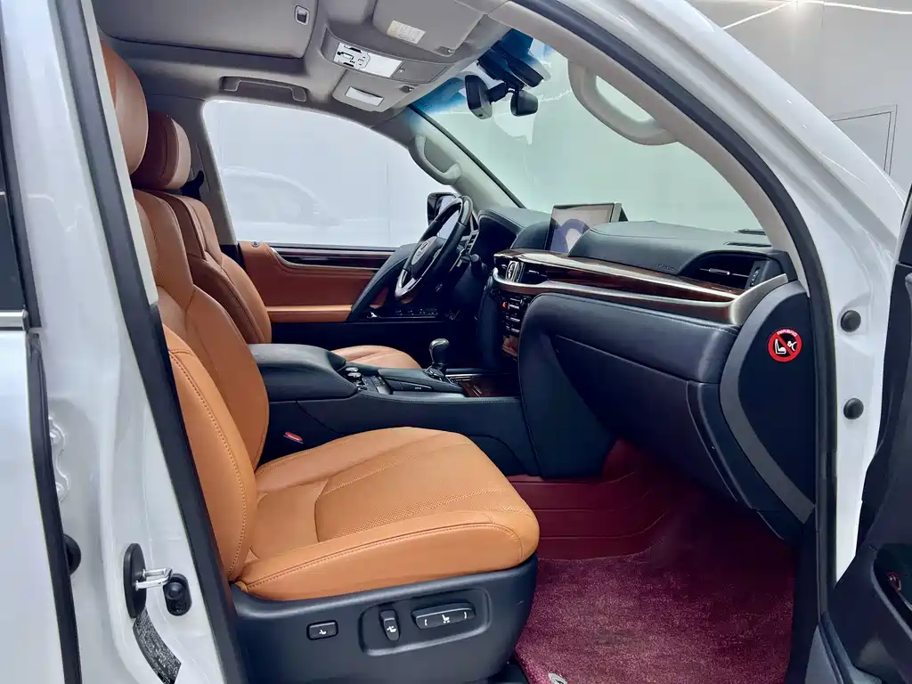 Lexus LX — фото 40