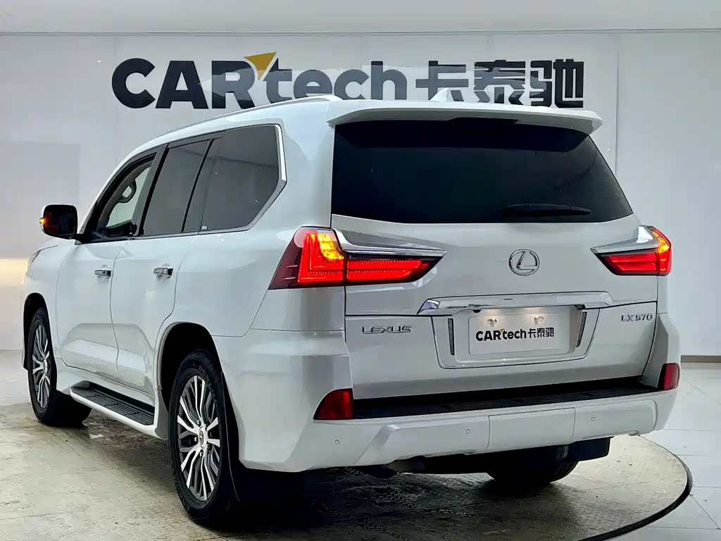Lexus LX — фото 6