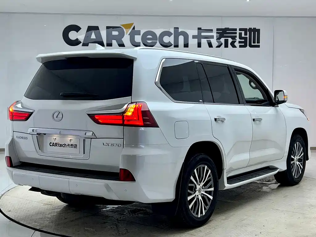 Lexus LX — фото 7