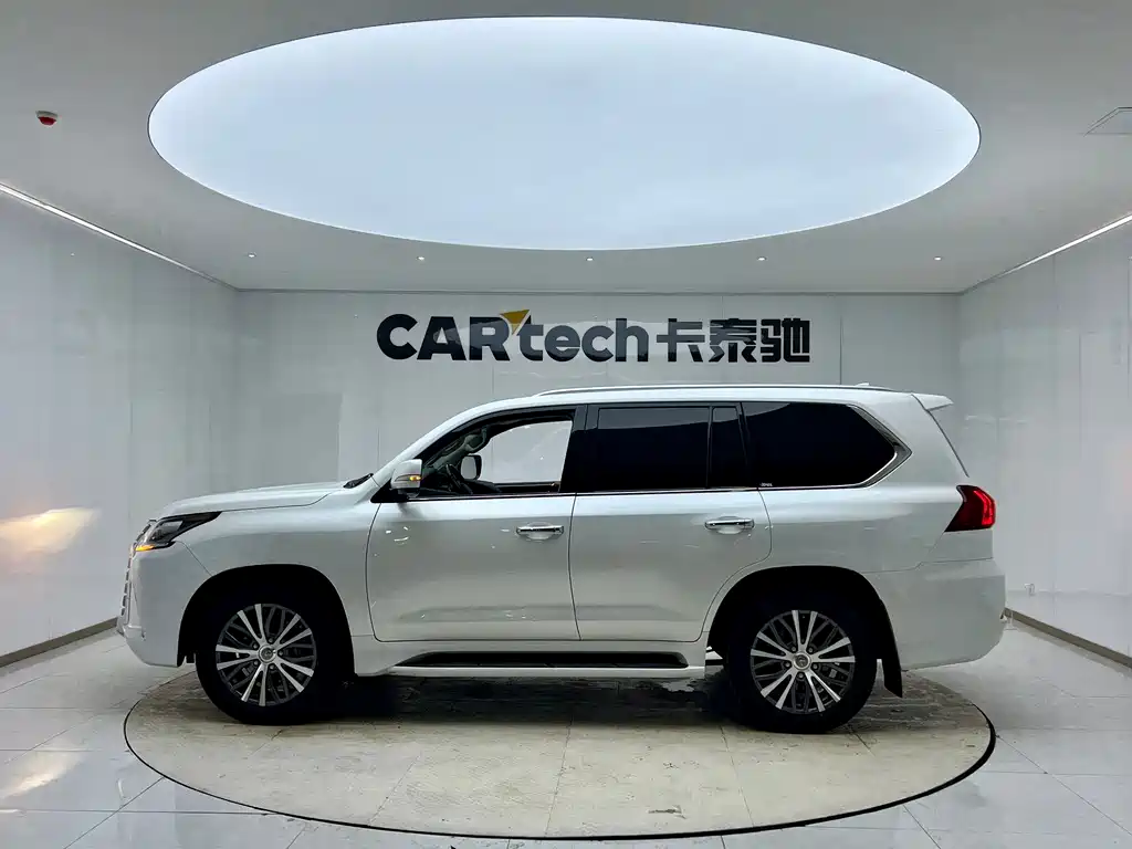 Lexus LX — фото 8