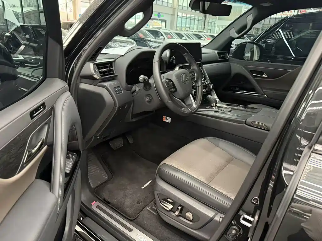 Lexus LX — фото 3