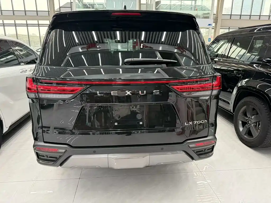 Lexus LX — фото 9