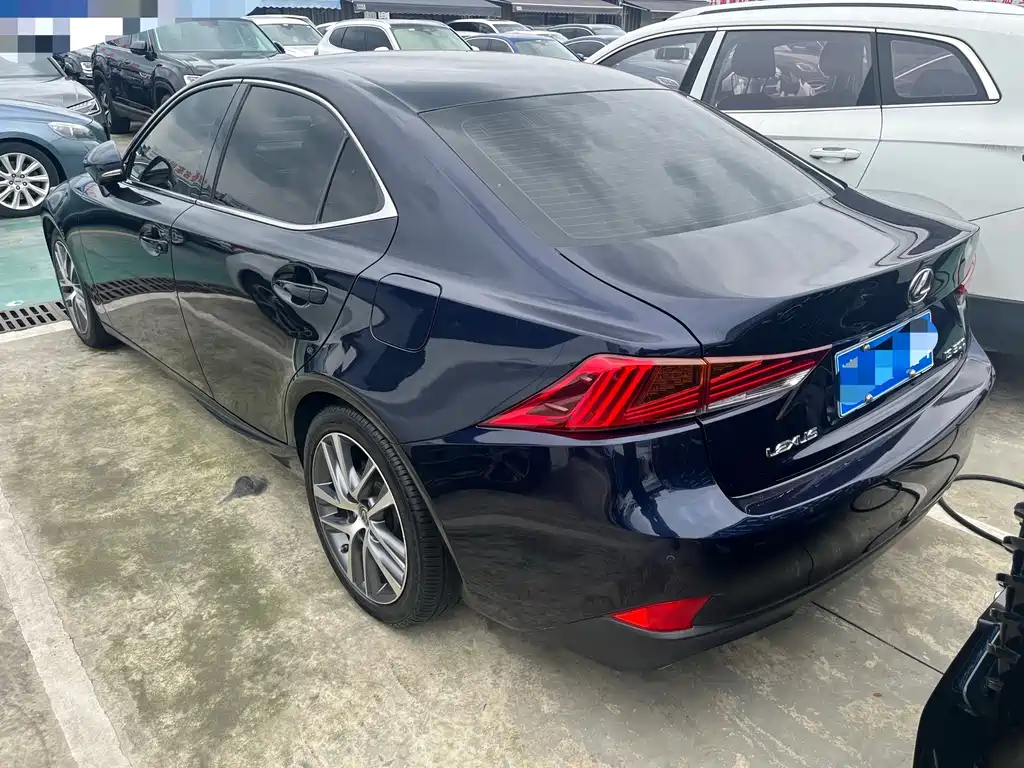 Lexus IS — фото 9