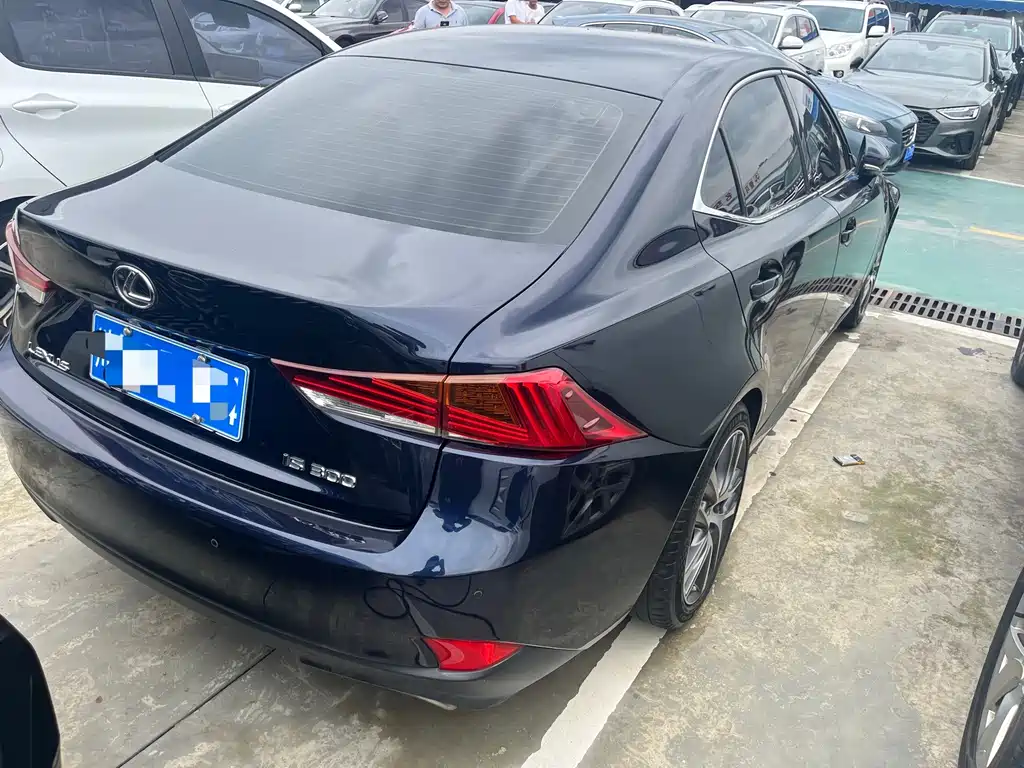 Lexus IS — фото 10