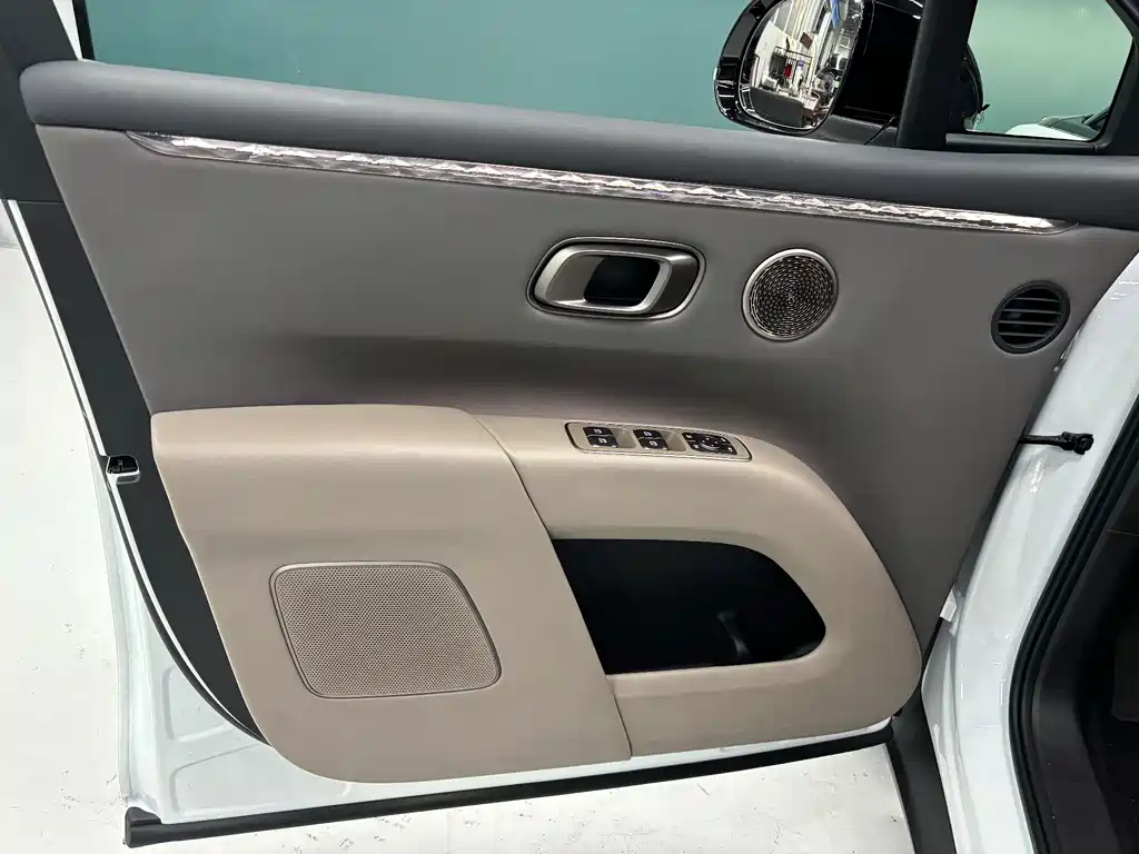Li Auto Li i8 — фото 8