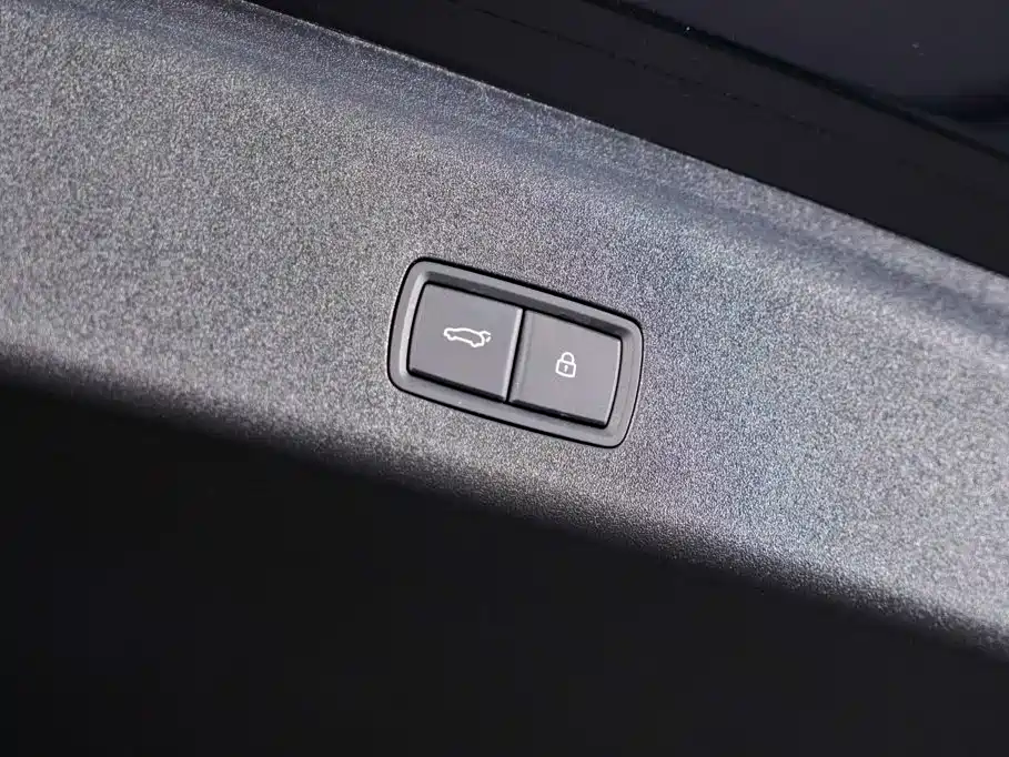 Li Auto Li i8 — фото 35