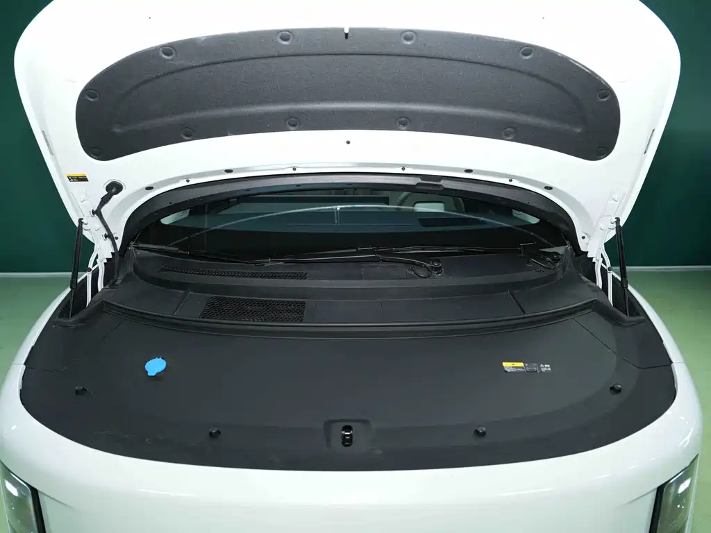 Li Auto Li i8 — фото 10