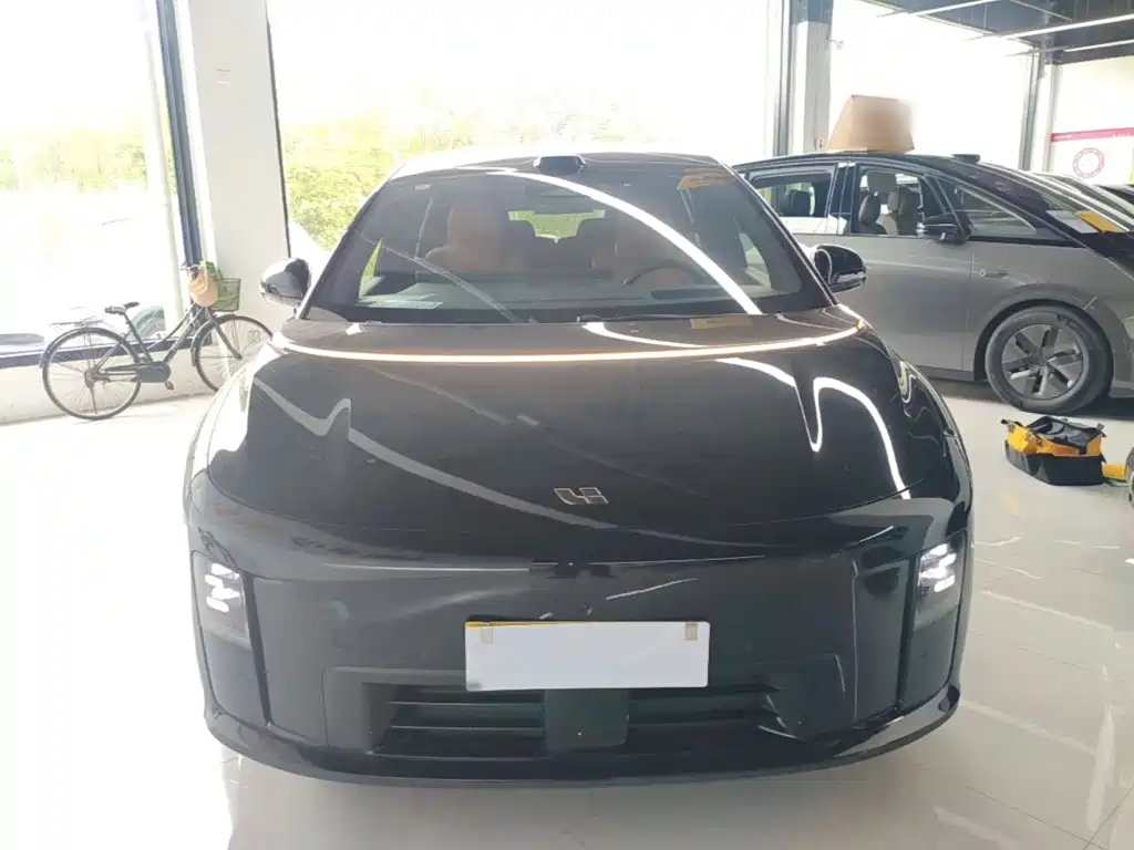 Li Auto Li i8 — фото 3