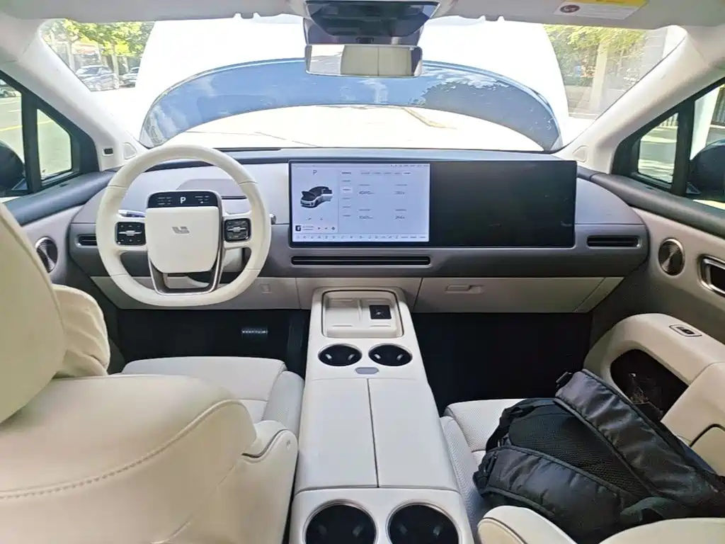 Li Auto Li i8 — фото 10