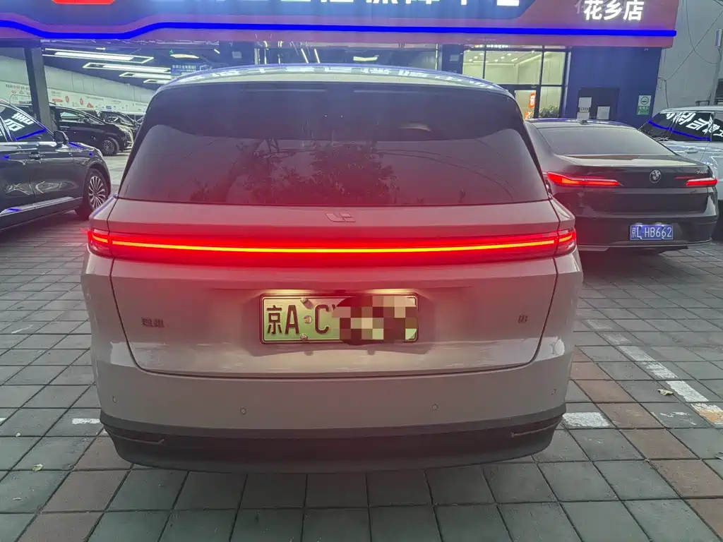 Li Auto Li i8 — фото 3
