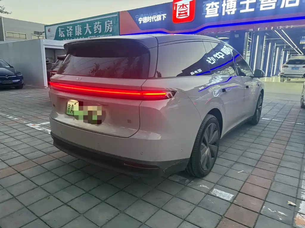 Li Auto Li i8 — фото 4