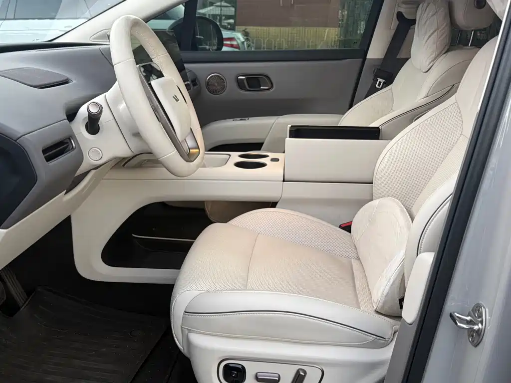 Li Auto Li i8 — фото 10