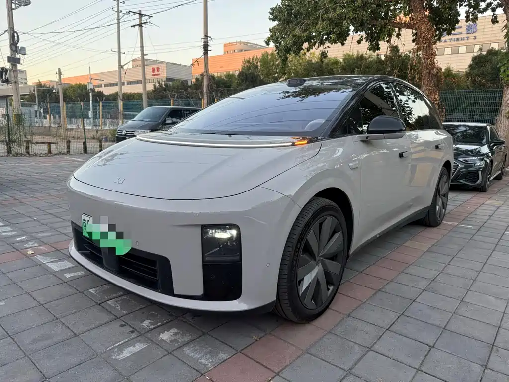 Li Auto Li i8