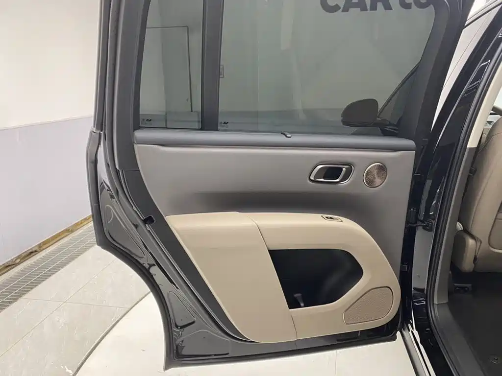 Li Auto Li i8 — фото 26