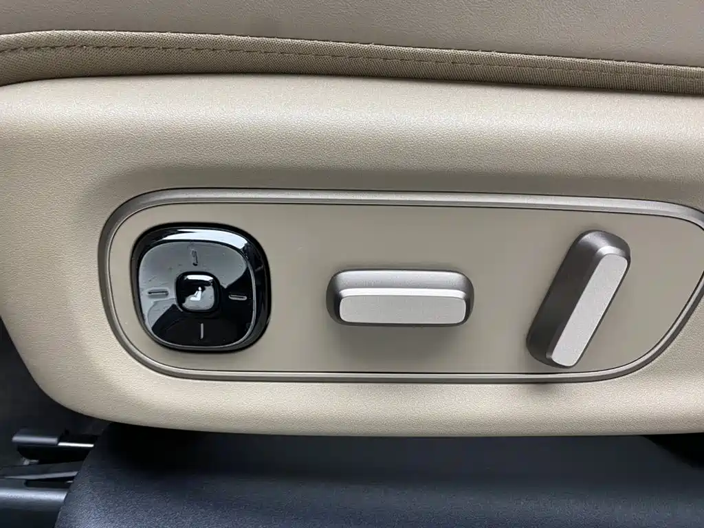 Li Auto Li i8 — фото 28