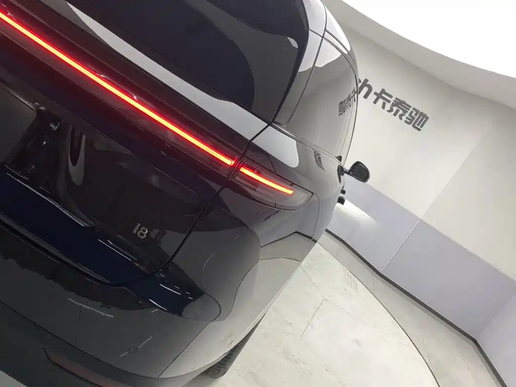 Li Auto Li i8 — фото 10
