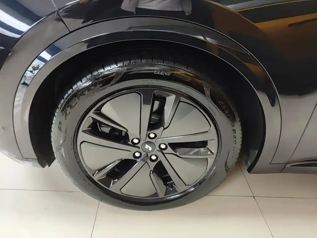 Li Auto Li L8 — фото 25
