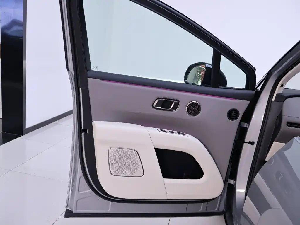Li Auto Li i8 — фото 18