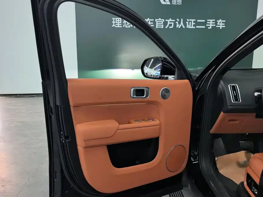 Li Auto Li L8 — фото 7