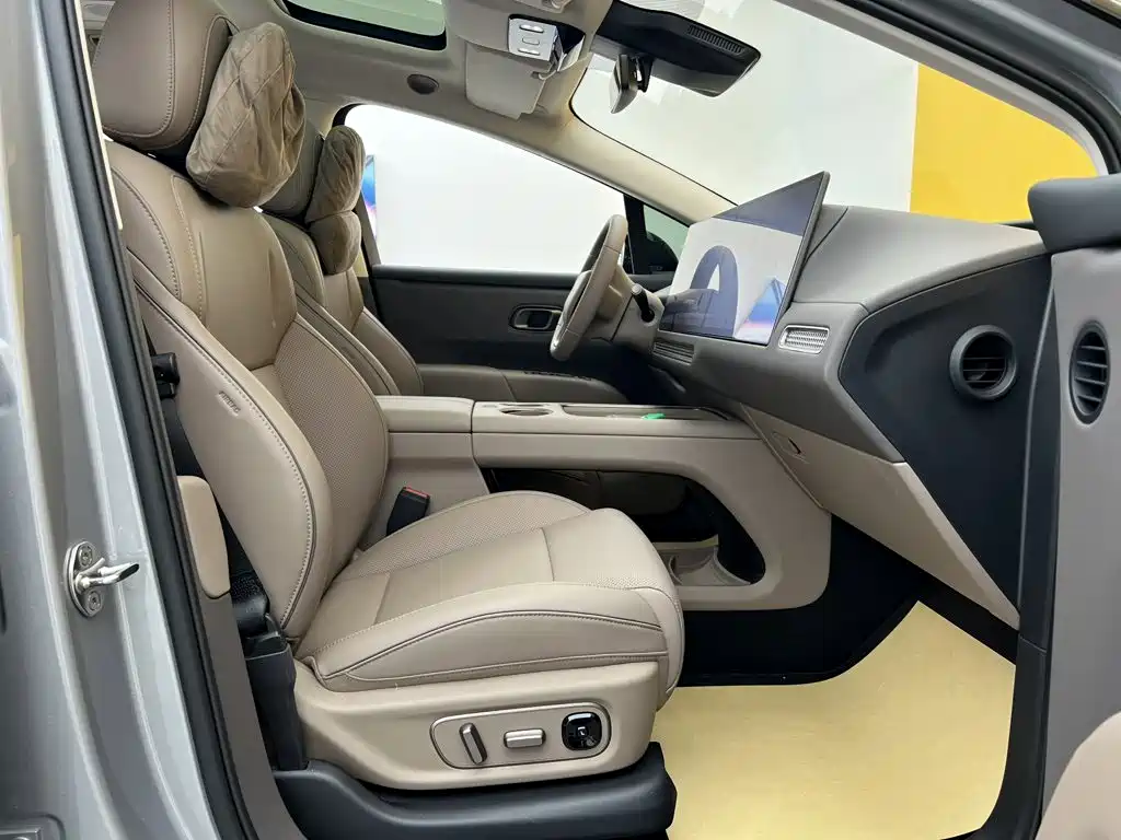 Li Auto Li i8 — фото 18